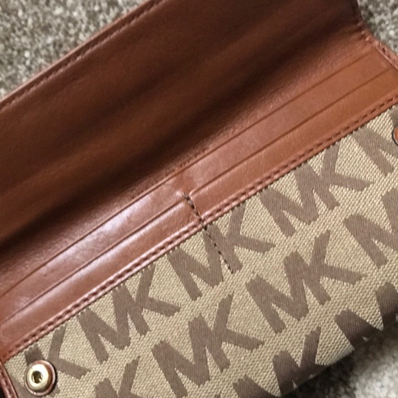 AUTHENTIC BROWN MK WALLET - Picture 2 of 3